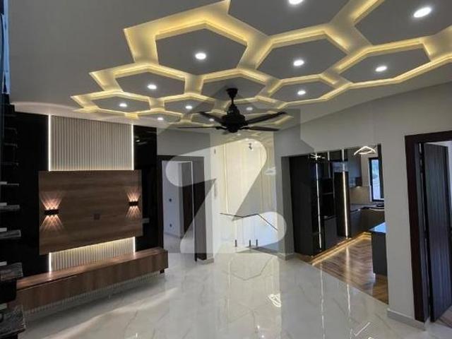 10 Marla Designer House Available For Sale just 2 Mnt Drive From the Main Gate! Bahria Enclave