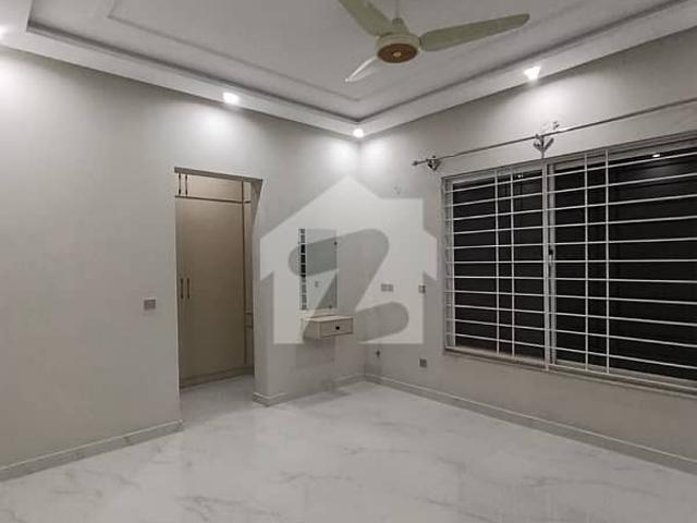 10 Marla Designer House Slightly Used In Very Good Condition At Very Prime Location Walking Distance From Park And Masjid
