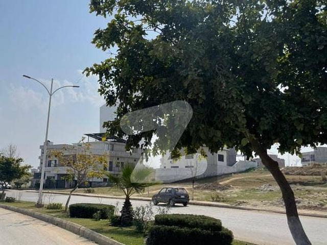 10 Marla Develop Possession Plot Available For Sale in T Block Of Gulberg Residencia