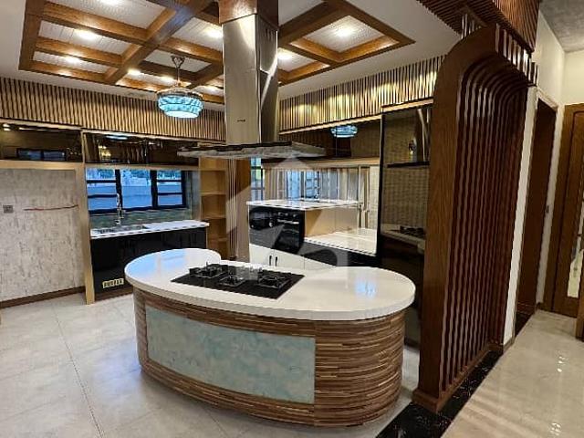 10 Marla Double Height Designer House for Sale in Gulberg Green