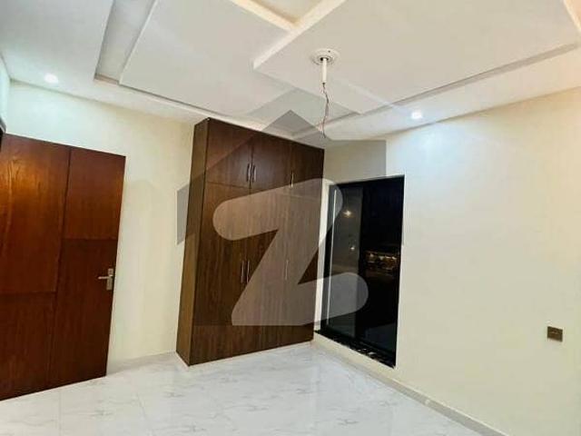 10 marla double storey house available for rent