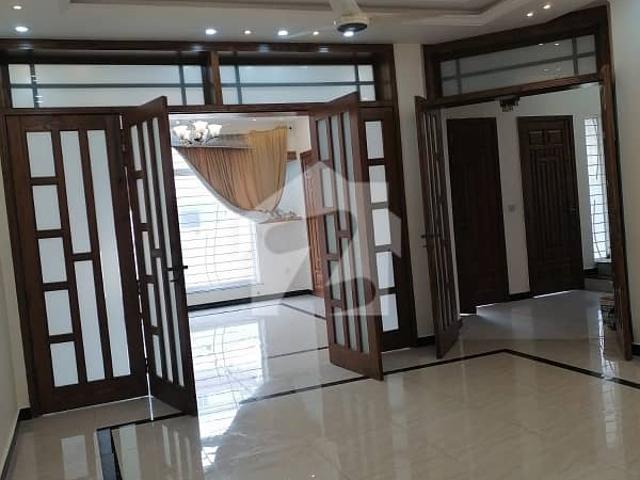 10 Marla double storey house available for rent