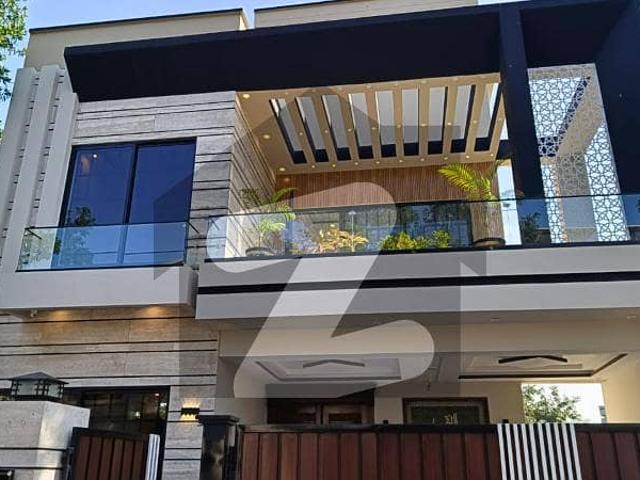 10 marla double storey levish house for sale at ideal location of m 5 lake city