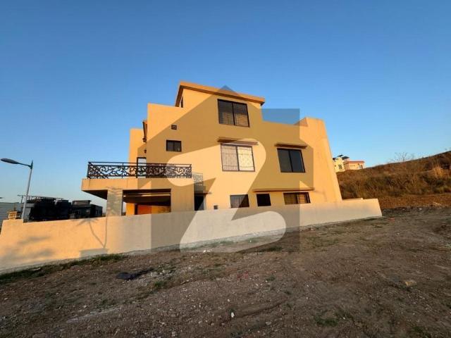 10 Marla Double Story House Available for rent Bahria Town Phase 8 Block L