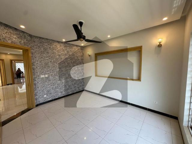 10 Marla Double Unit House for Sale in Bahria Town Phase 4