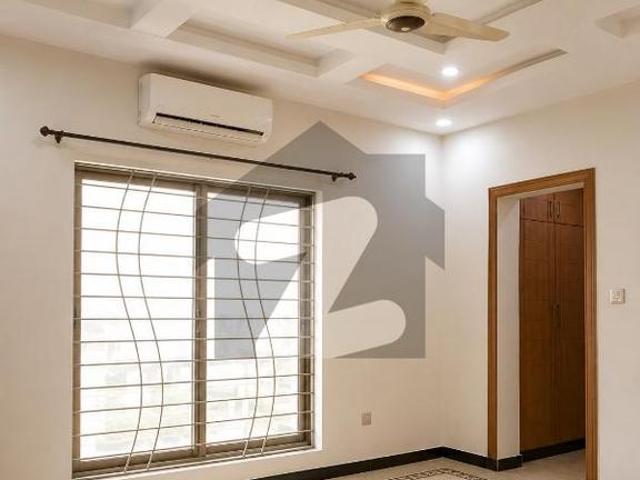 10 Marla Double Unit House for Rent Bahria Town Phase 8 Block E