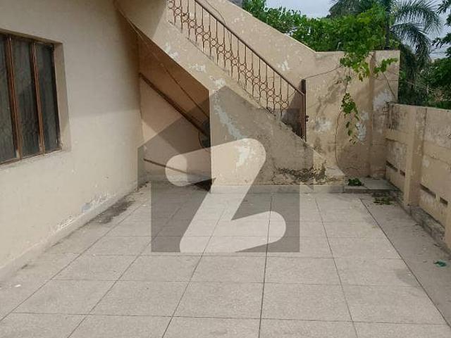 10 Marla Double Unit Old House For Sale Is Available In Phase 1 Block D, DHA Lahore