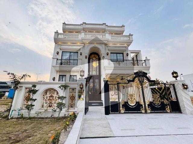 10 Marla Dream House available for Sale in block FF Citi housing Gujranwala