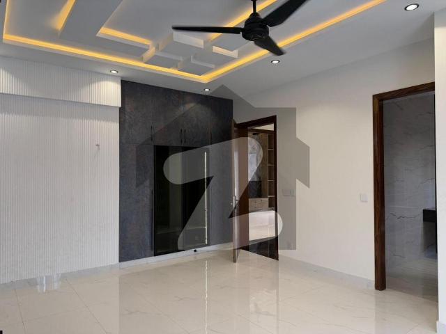 10 marla elegant and fully maintained super hot located bungalow is available in bankers avenue block e, lahore. Bankers Avenue Block E
