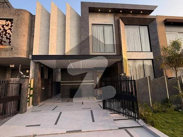 10 marla elegant and fully maintained super hot located facing park bungalow is available in bankers avenue block h, lahore