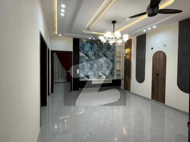 10 Marla elegant design house available for Sale in Royal Palm city Gujranwala Royal Palm City