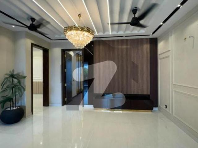 10 Marla Elegant & Fully Maintained Park Facing Bungalow for Sale in Bankers Avenue Block?,Lahore Bankers Avenue Cooperative Housing Society