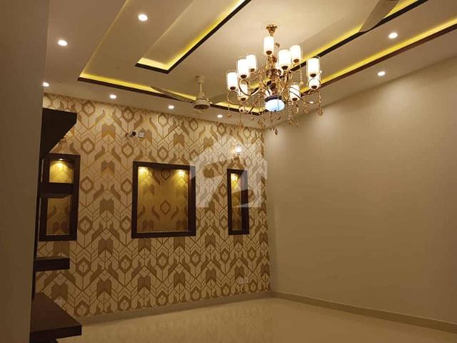 10 Marla Elegant House Available For Sale In Bahria Town Lahore