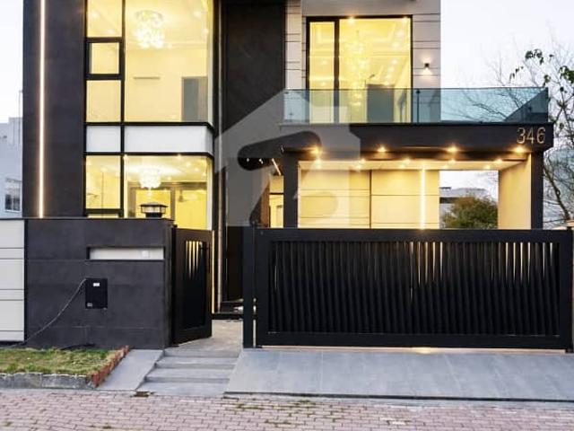10 Marla Elegant House Available For Sale In Bahria Town Lahore