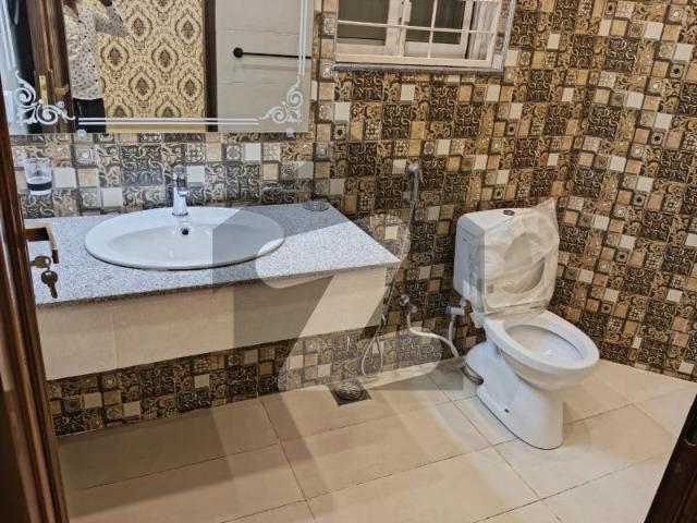 10 Marla Elegant House Available For Sale In Bahria Town Lahore. Bahria Town Sector B