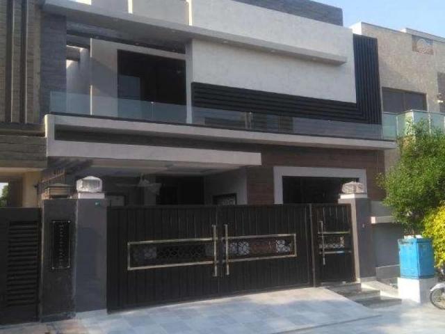 10 Marla Extra Features House Is Available For Sale Such Hot Location Lahore Paragon City ID 51130