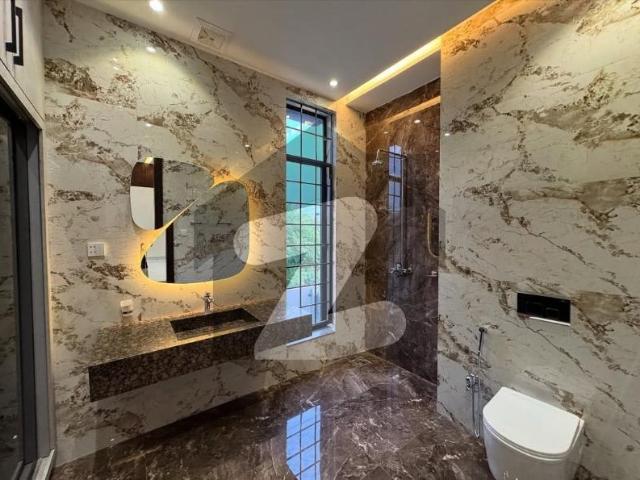 10 marla facing park house available for sale in jubilee town block b