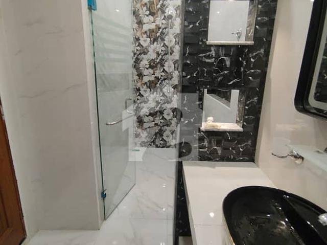 10 Marla Facing Park House For Sale