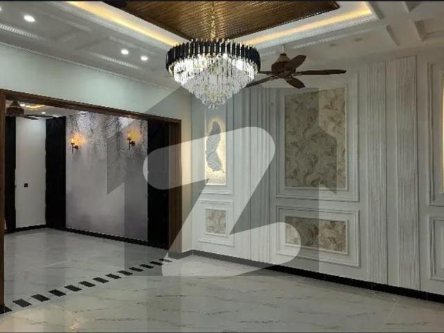 10 marla facing park Modren House For Sale In Bismillah Housing Scheme