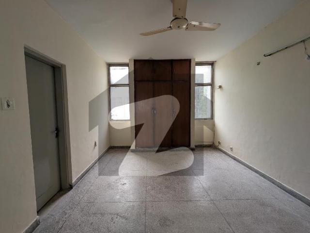 10 Marla Flat Askari 1 First Floor Available For Rent. Askari 1