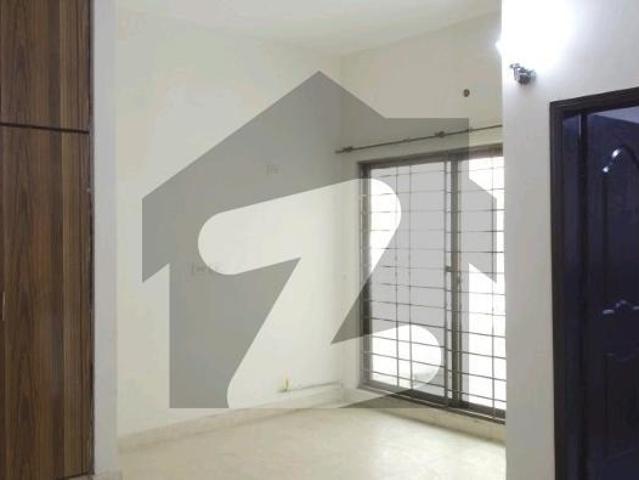 10 Marla Flat For Rent In Askari 11 Sector B