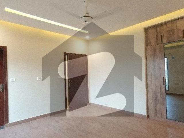 10 Marla Flat For Rent In Askari 11 Sector D