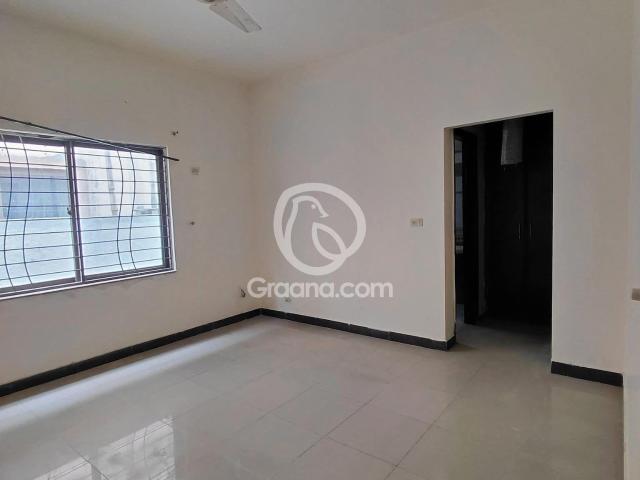10 Marla Flat for Rent