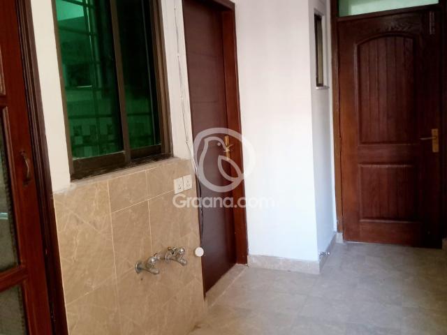 10 Marla Flat for Rent