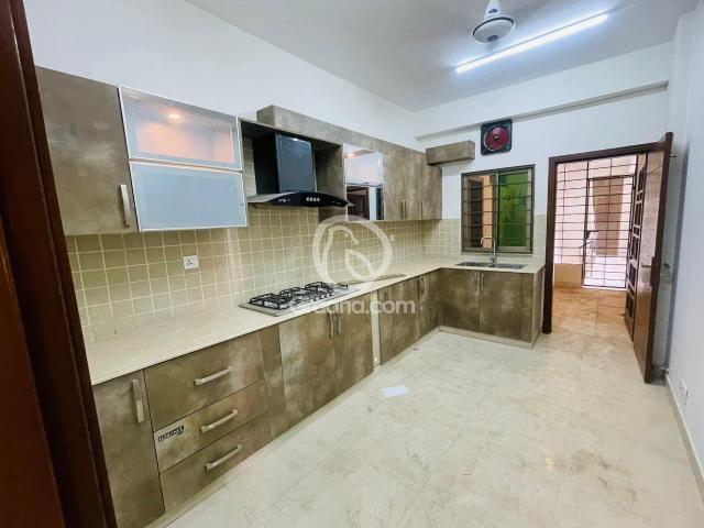 10 Marla Flat for Rent