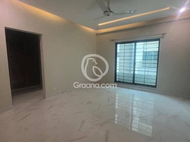 10 Marla Flat for Rent