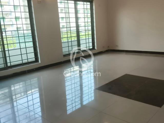 10 Marla Flat for Rent