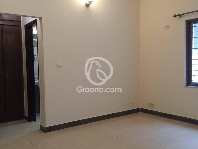 10 Marla Flat for Rent