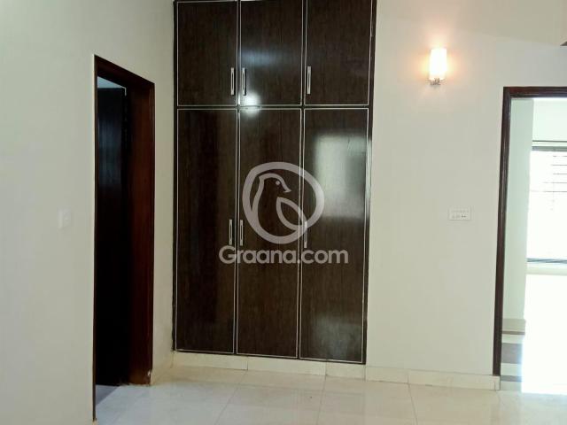10 Marla Flat for Rent