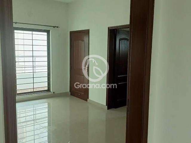 10 Marla Flat for Sale