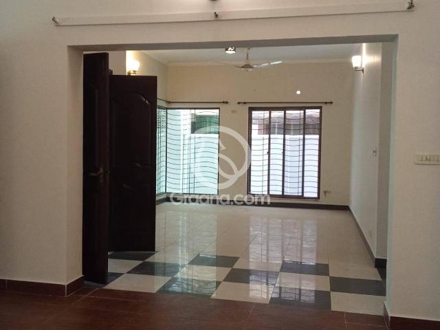 10 Marla Flat for Sale