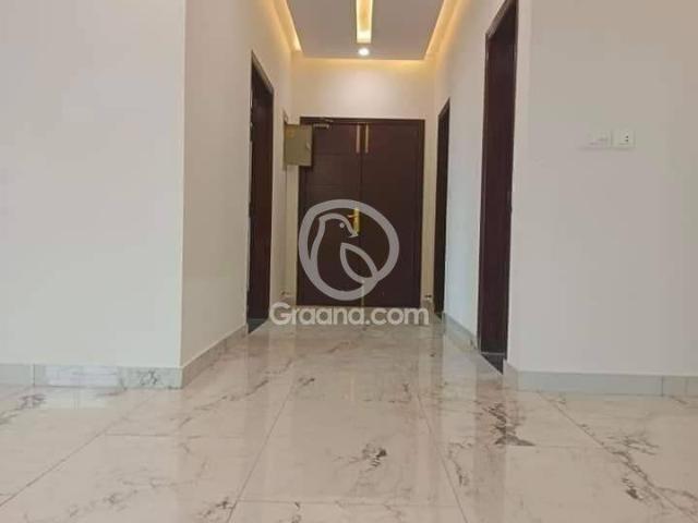 10 Marla Flat for Sale