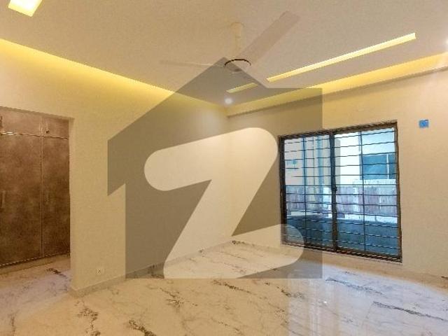 10 Marla Flat In Askari 11 Sector D For rent At Good Location Askari 11 Sector D