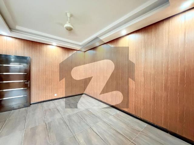 10 Marla Full House Available For Rent at Jail Road & Lawrence Rd Jail Road