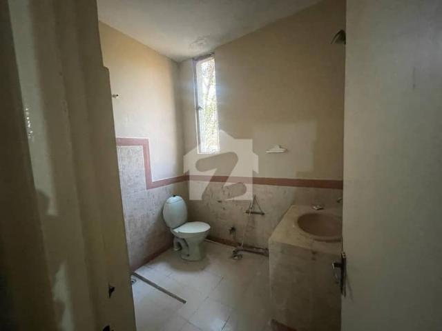 10 Marla Full House Available For Rent In Main Cantt