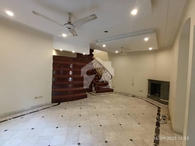 10 Marla Full House For Rent In Cantt Vip Location 4 Bed Attach Tv Lounge Drawing Room 2 3 Cars Parking Hot Location