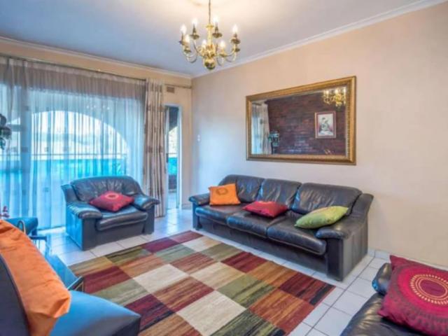 10 Marla full house is available for Rent in Reasonable Price Lahore Gulberg 3 ID 54834