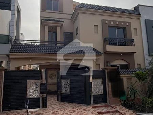10 Marla Fully Furnished House Soller Installed For Rent In Bahria Town Lahore