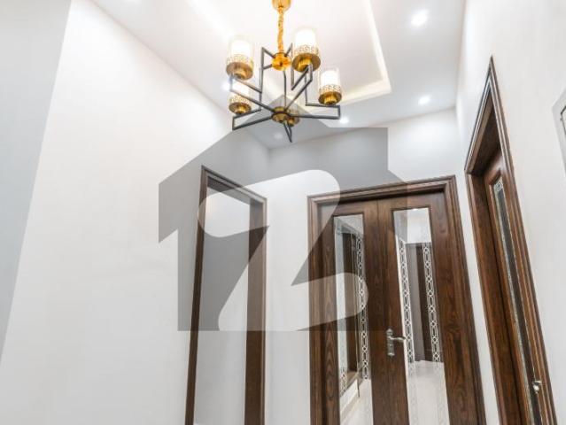 10 marla fully furnished modren house for sala near park hot deal dha phase 7