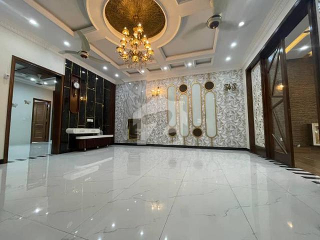 10 Marla Fully house | Prime Location | Bahria Town Lahore
