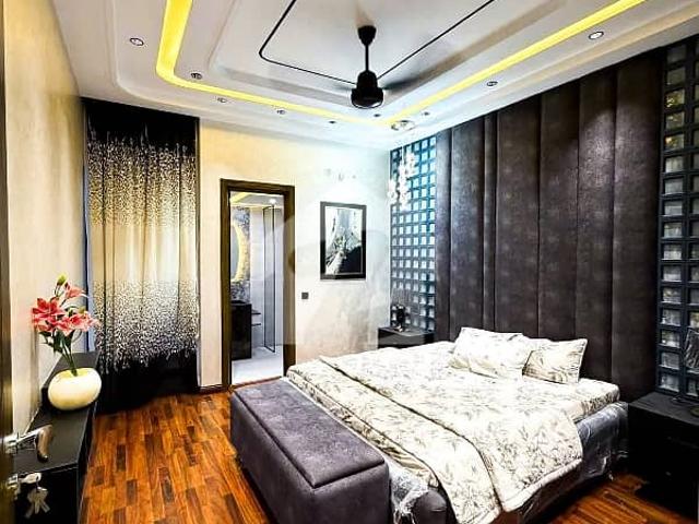 10 Marla Fully Luxury Furnished House For Rent in Gulbahar block Bahria Town Lahore
