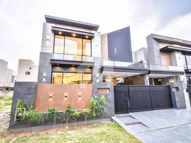 10 Marla Fully Modern Bungalow For Sale Top Location Near Dolmen Mall