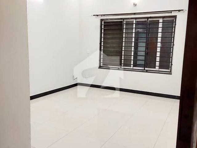 10 Marla Ground Floor With All Basic Necessities