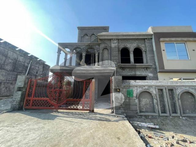 10 marla grey structure hoise on main boulevard available for sale