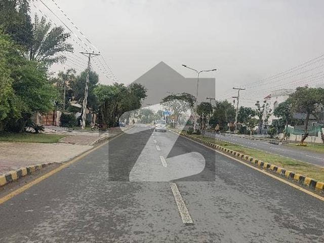 10 Marla Hot Location Plot For Sale Block G Near All Facilities
