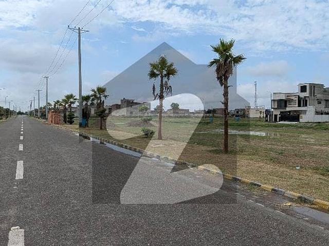 10 marla hot location plot for urgent sale in paragon city
